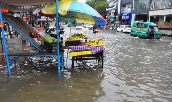 तेज बारिश से शहर में कई जगह हुआ जलभराव। तेज बारिश से शहर में कई जगह हुआ जलभराव।