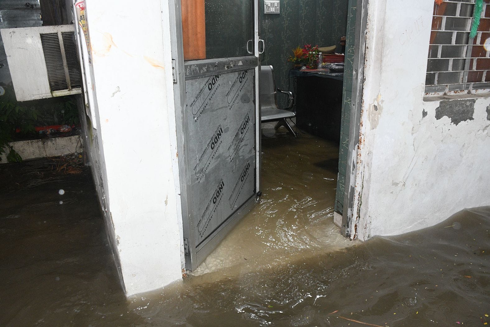 तेज बारिश से शहर में कई जगह हुआ जलभराव। तेज बारिश से शहर में कई जगह हुआ जलभराव।
