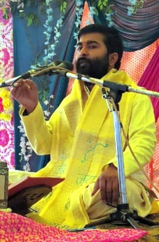 दिलीपपुर में कलश यात्रा में शामिल श्रद्धालु। स्रोत : आयोजक दिलीपपुर में कलश यात्रा में शामिल श्रद्धालु। स्रोत : आयोजक
