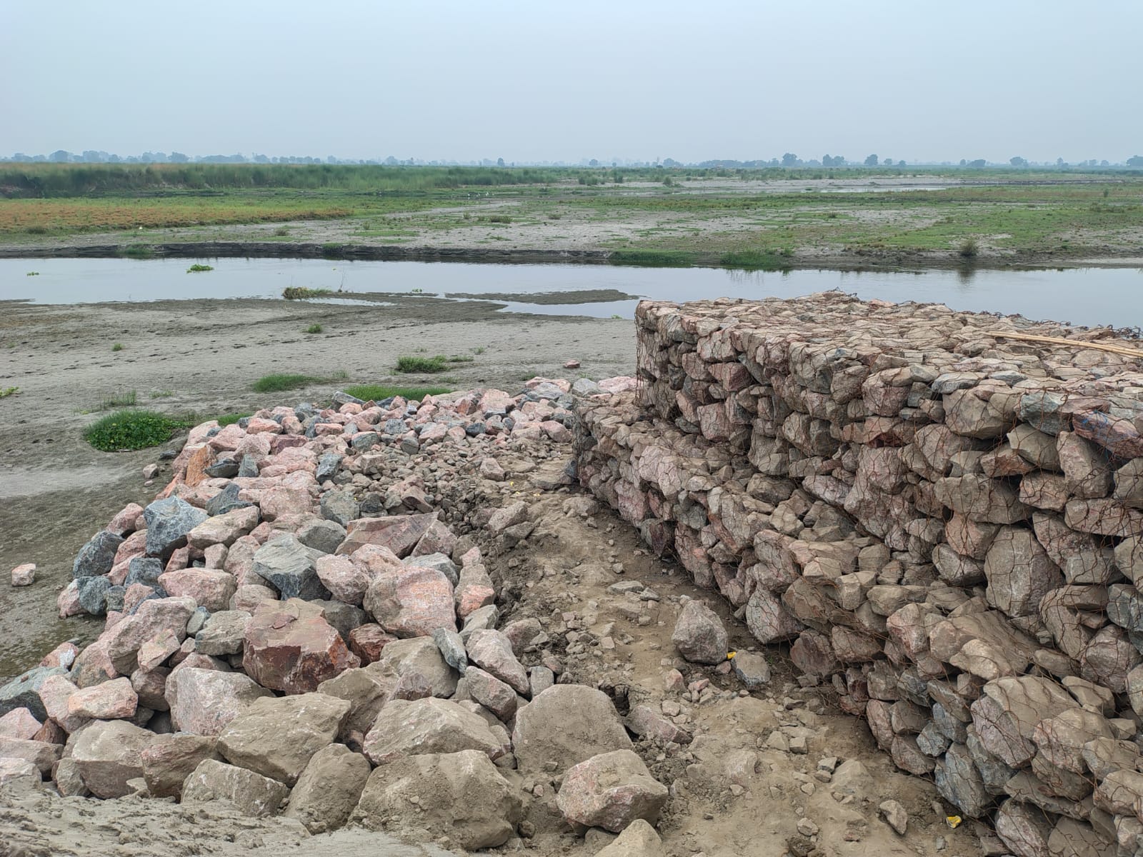 यमुना नदी तट पर मिमारपुर घाट।