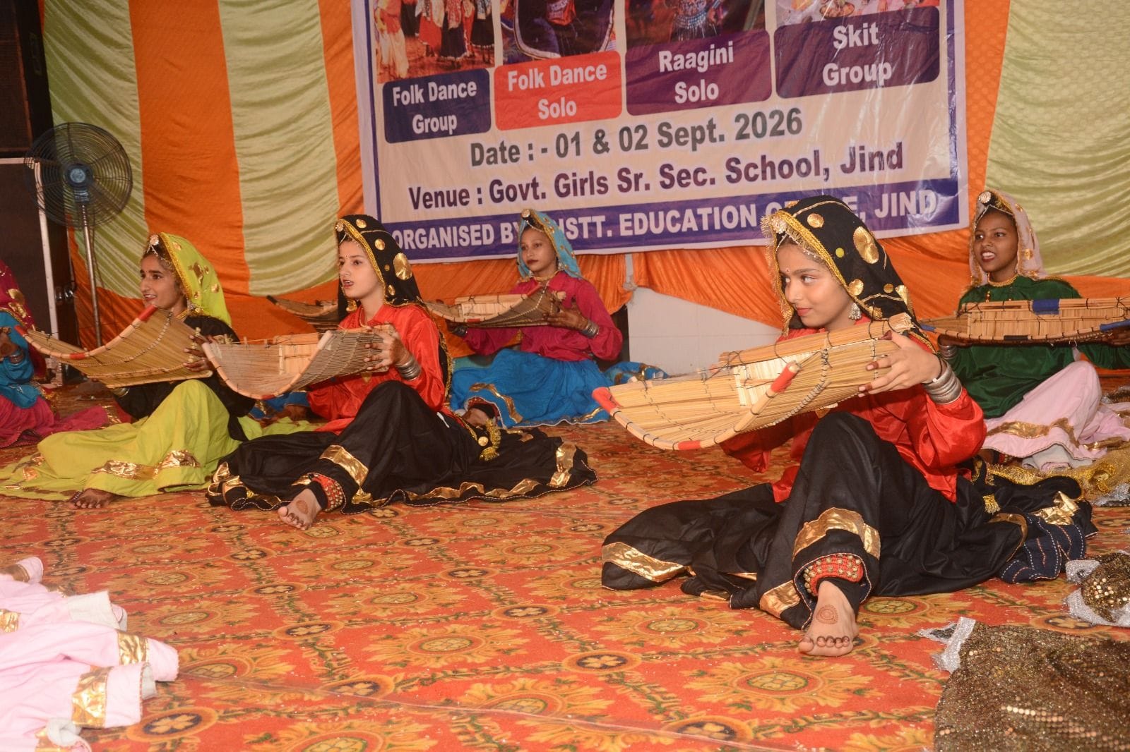 02जेएनडी27, 28: आयोजित सांस्कृतिक कार्यक्रम में प्रस्तुति देते हुए छात्राएं। संवाद 02जेएनडी27, 28: आयोजित सांस्कृतिक कार्यक्रम में प्रस्तुति देते हुए छात्राएं। संवाद