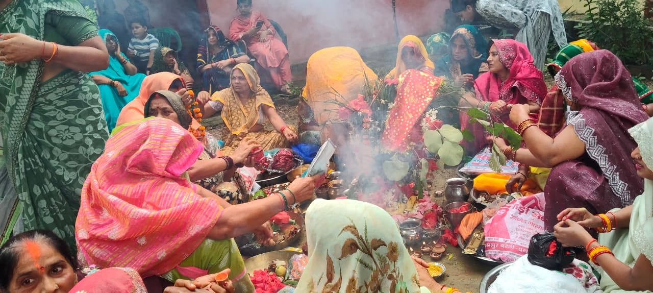 भीरपुर क्षेत्र में धूमधाम से मनाई गई ललही छठ, माताओं ने बच्चों की दीर्घायु के लिए रखा व्रत भीरपुर क्षेत्र में धूमधाम से मनाई गई ललही छठ, माताओं ने बच्चों की दीर्घायु के लिए रखा व्रत
