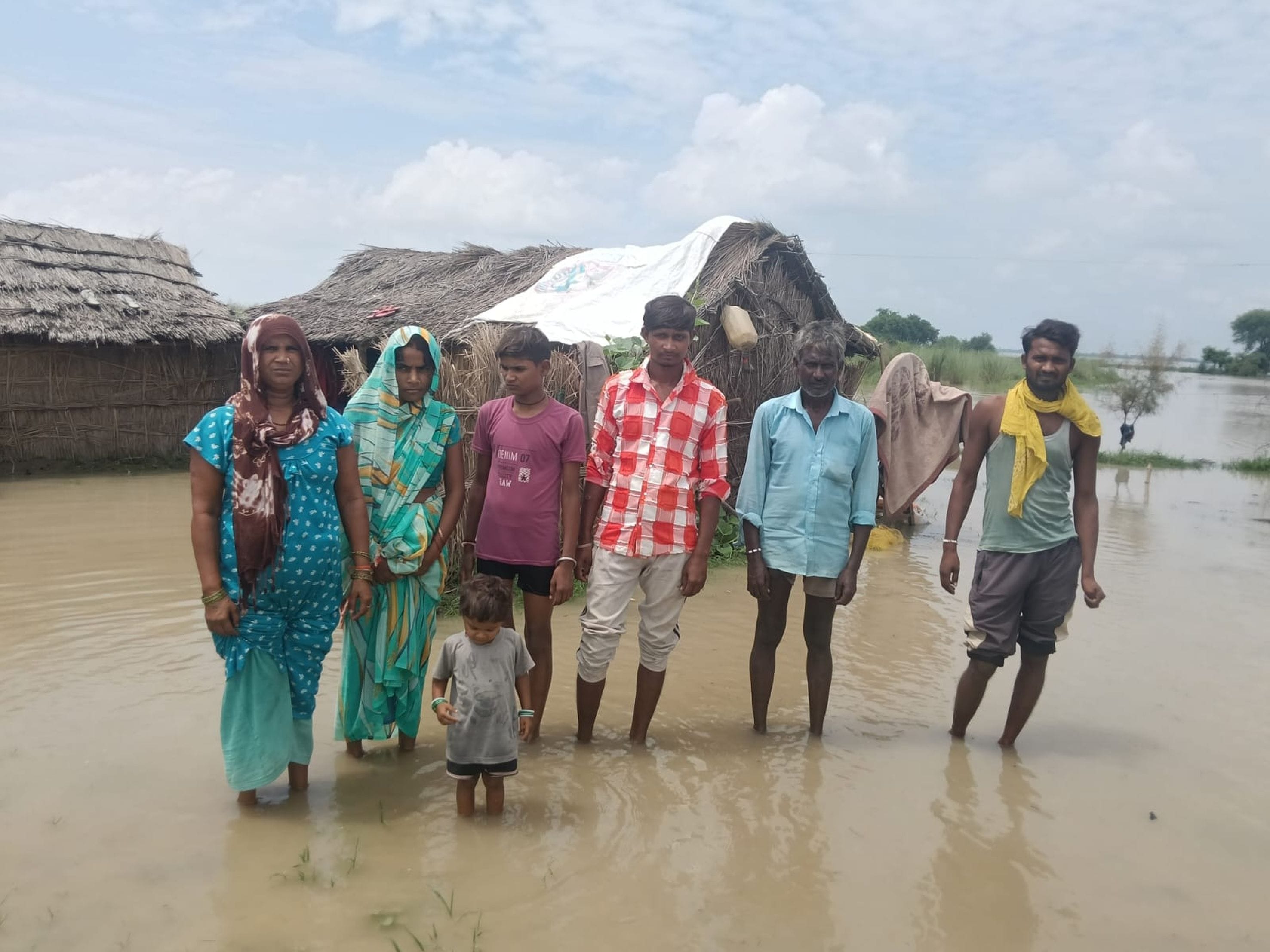 बाढ़ की चपेट में पटरंगा माझा बाढ़ की चपेट में पटरंगा माझा