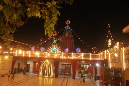 एसएसवी कॉलेज में आयोजित कार्यक्रम में नृत्य करती छात्राएं। संवाद एसएसवी कॉलेज में आयोजित कार्यक्रम में नृत्य करती छात्राएं। संवाद