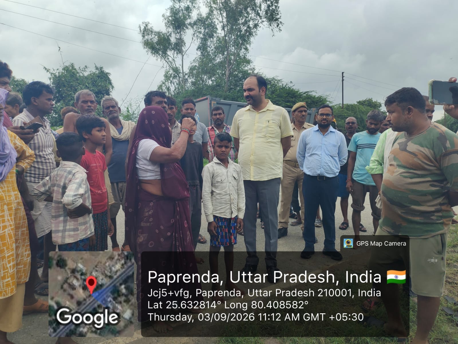 फोटो-10-तिंदवारी के प्राथमिक स्वास्थ्य केंद्र परसौडा में भरा घुटनों तक पानी। संवाद फोटो-10-तिंदवारी के प्राथमिक स्वास्थ्य केंद्र परसौडा में भरा घुटनों तक पानी। संवाद