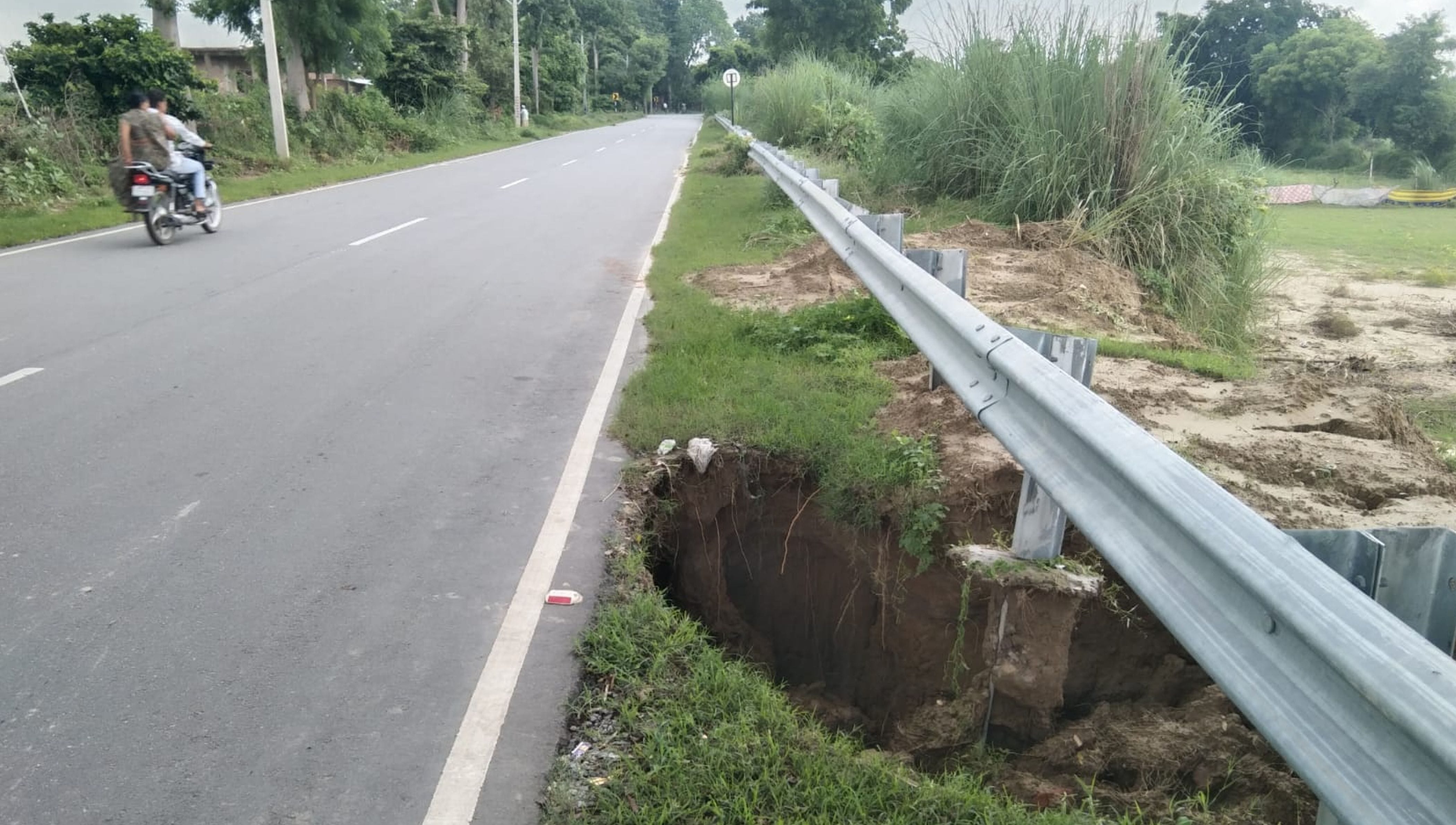 फोटो-16-असोथर क्षेत्र में नदी का जल स्तर बढ़ने से खेतों में भरा पानी। संवाद ऋ फोटो-16-असोथर क्षेत्र में नदी का जल स्तर बढ़ने से खेतों में भरा पानी। संवाद ऋ