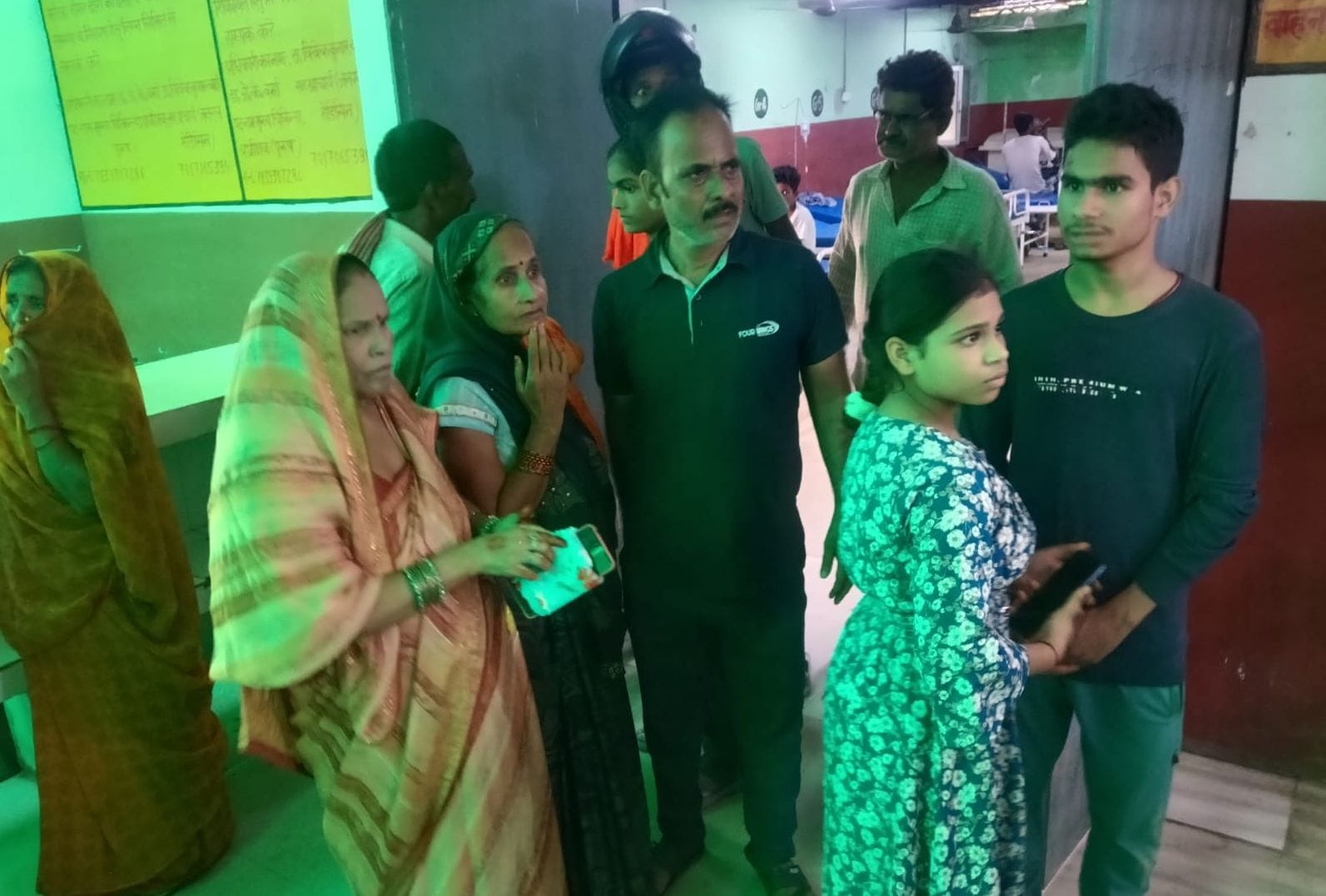 फोटो-3-गोली लगने से घायल दुर्गेशवती। संवाद फोटो-3-गोली लगने से घायल दुर्गेशवती। संवाद