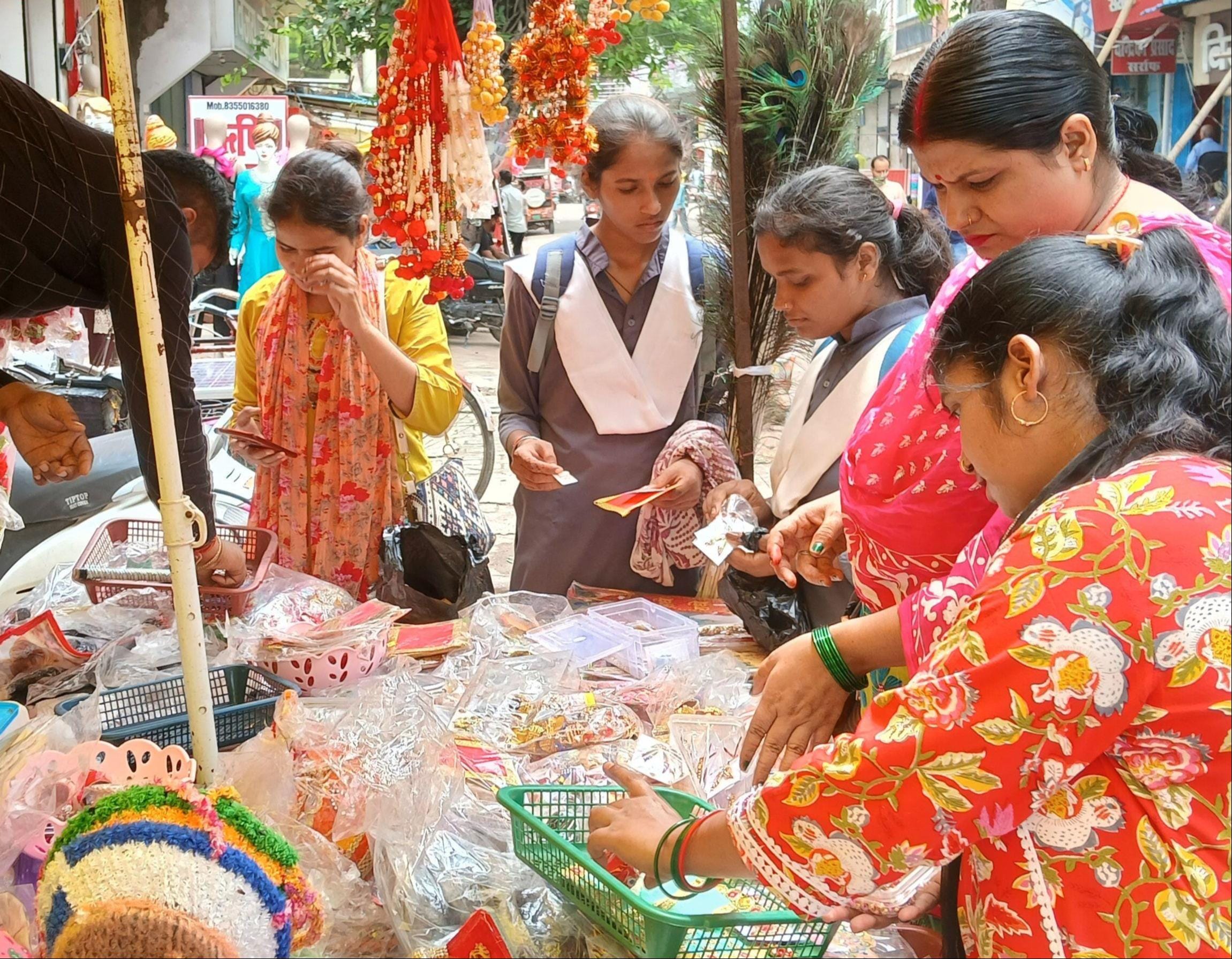जन्माष्टमी की हर तरफ चल रही हैं तैयारियां। संवाद जन्माष्टमी की हर तरफ चल रही हैं तैयारियां। संवाद