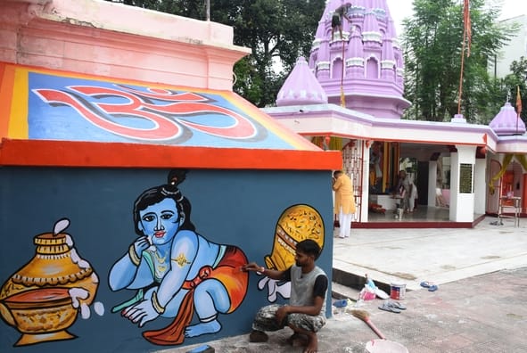जन्माष्टमी से पहले होती तैयारियां