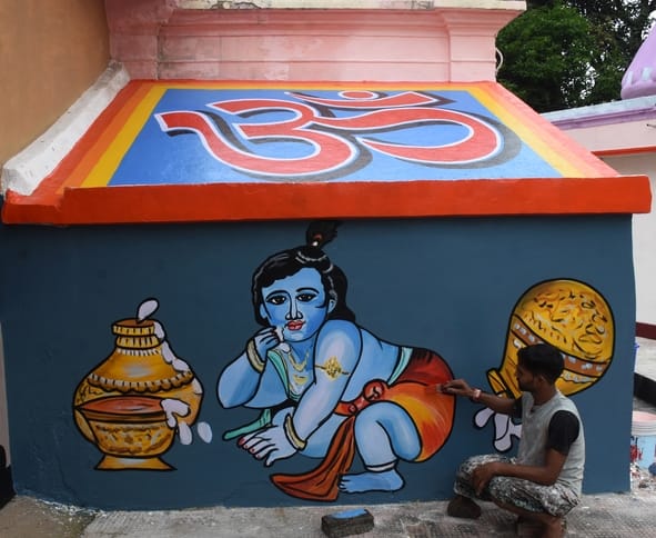 जन्माष्टमी से पहले होती तैयारियां