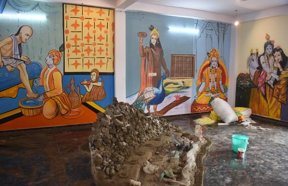 जन्माष्टमी से पहले होती तैयारियां