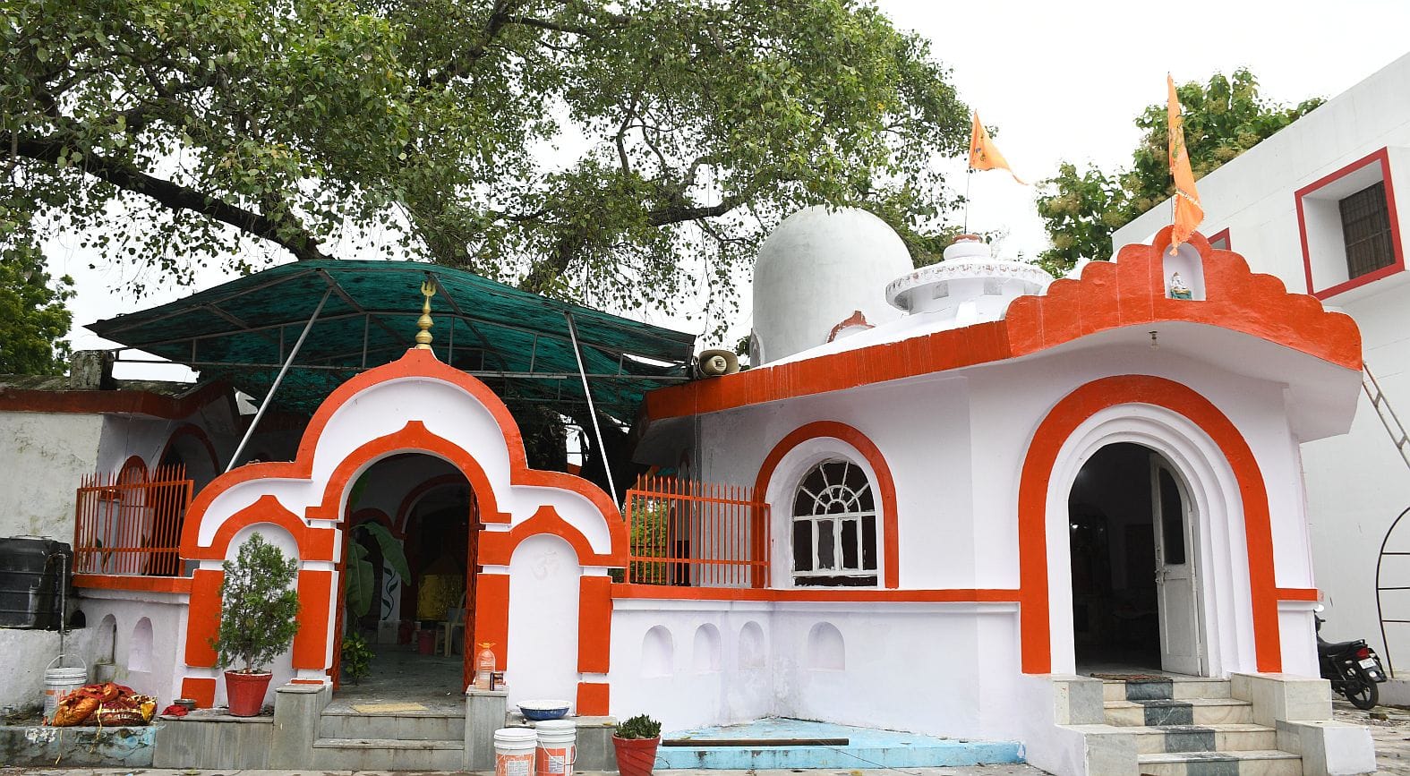 जन्माष्टमी से पहले होती तैयारियां