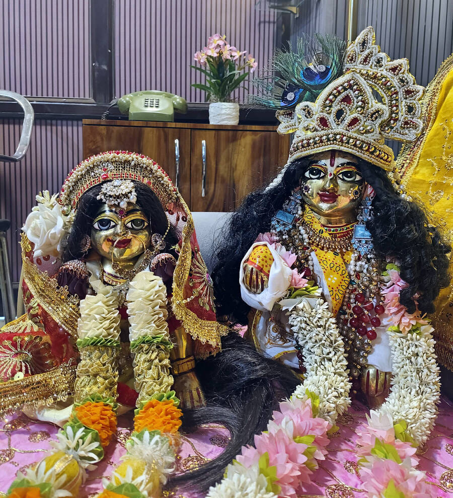 कलायत में जन्माष्टमी को लेकर श्री राधा-कृष्ण का आकर्षक श्रृंगार किया गया। कलायत में जन्माष्टमी को लेकर श्री राधा-कृष्ण का आकर्षक श्रृंगार किया गया।