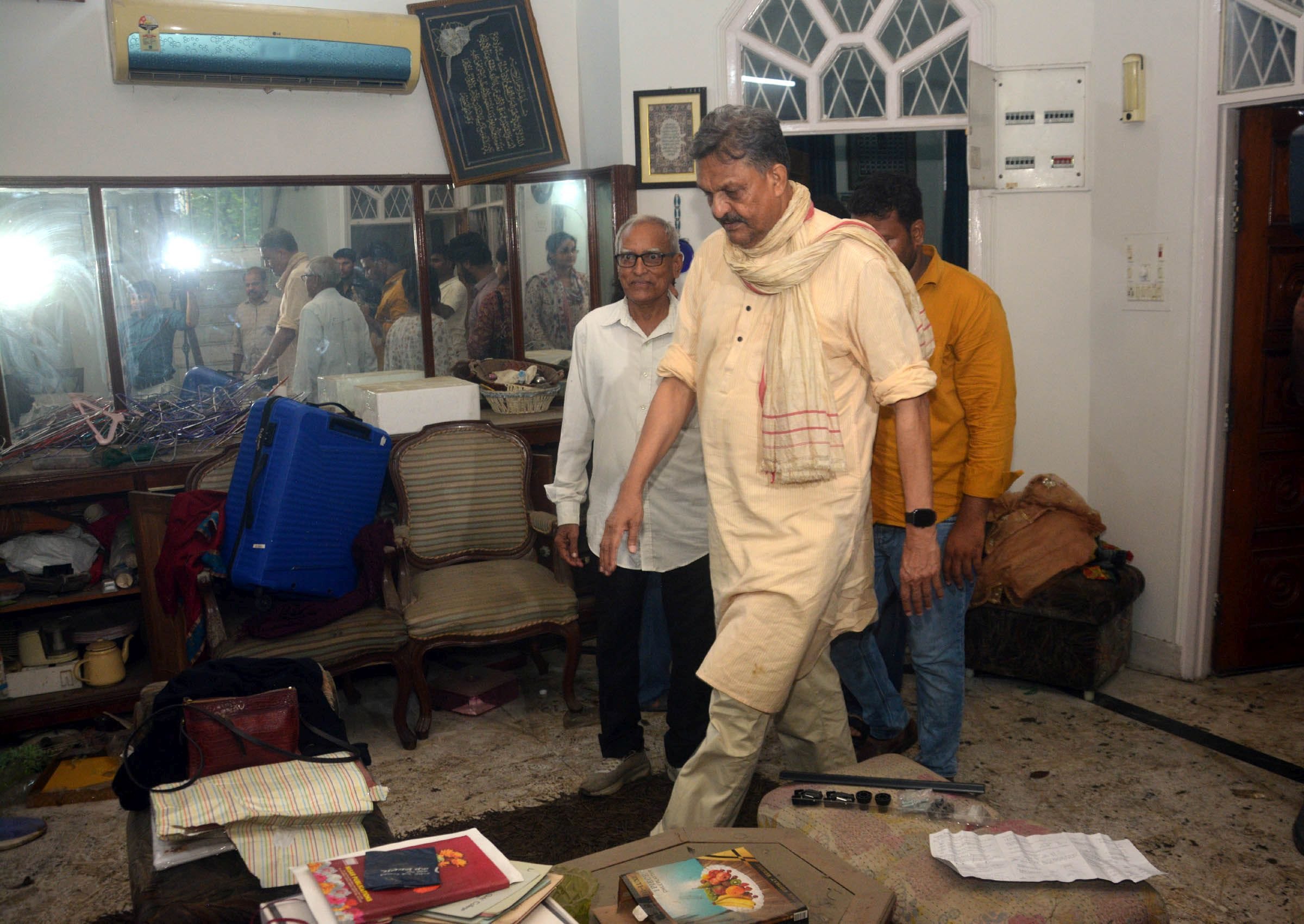 कोठी पर कब्जा लेने पहुंचे अफजाल अंसारी।