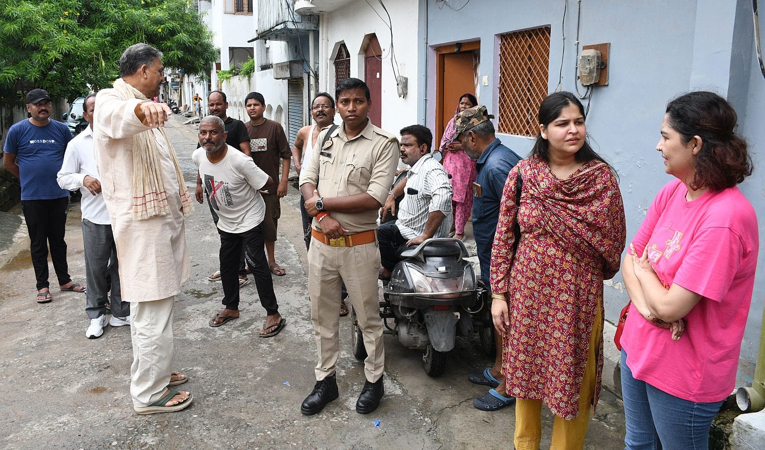 कोठी पर कब्जा लेने पहुंचे अफजाल अंसारी।