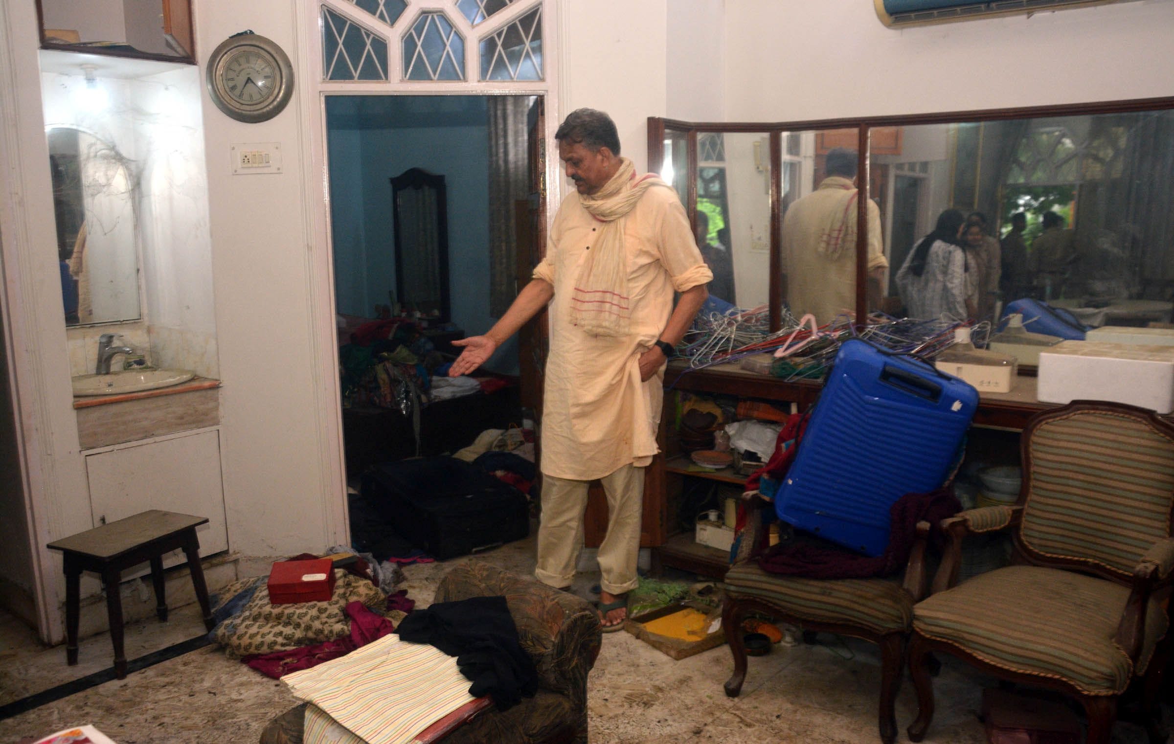कोठी पर कब्जा लेने पहुंचे अफजाल अंसारी।