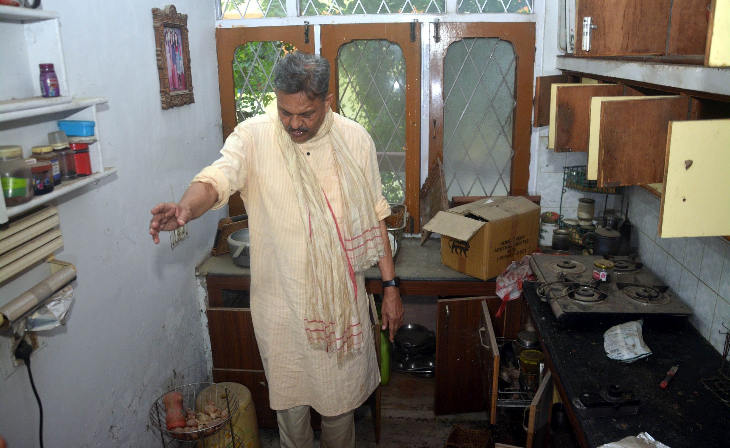 कोठी पर कब्जा लेने पहुंचे अफजाल अंसारी।