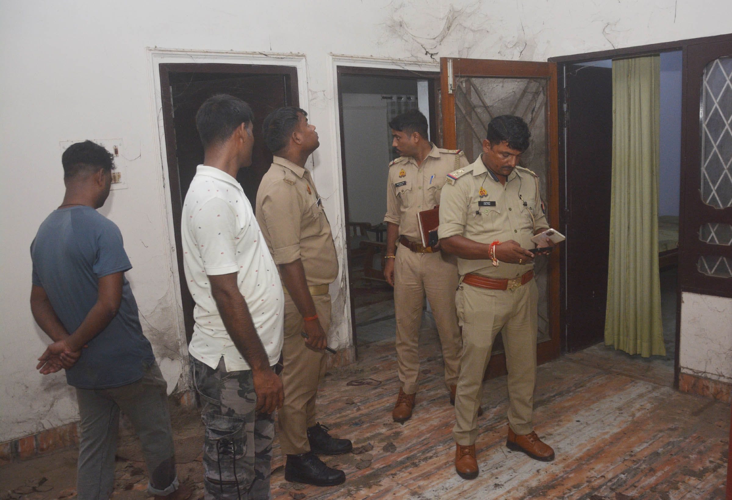 कोठी पर कब्जा लेने पहुंचे अफजाल अंसारी।