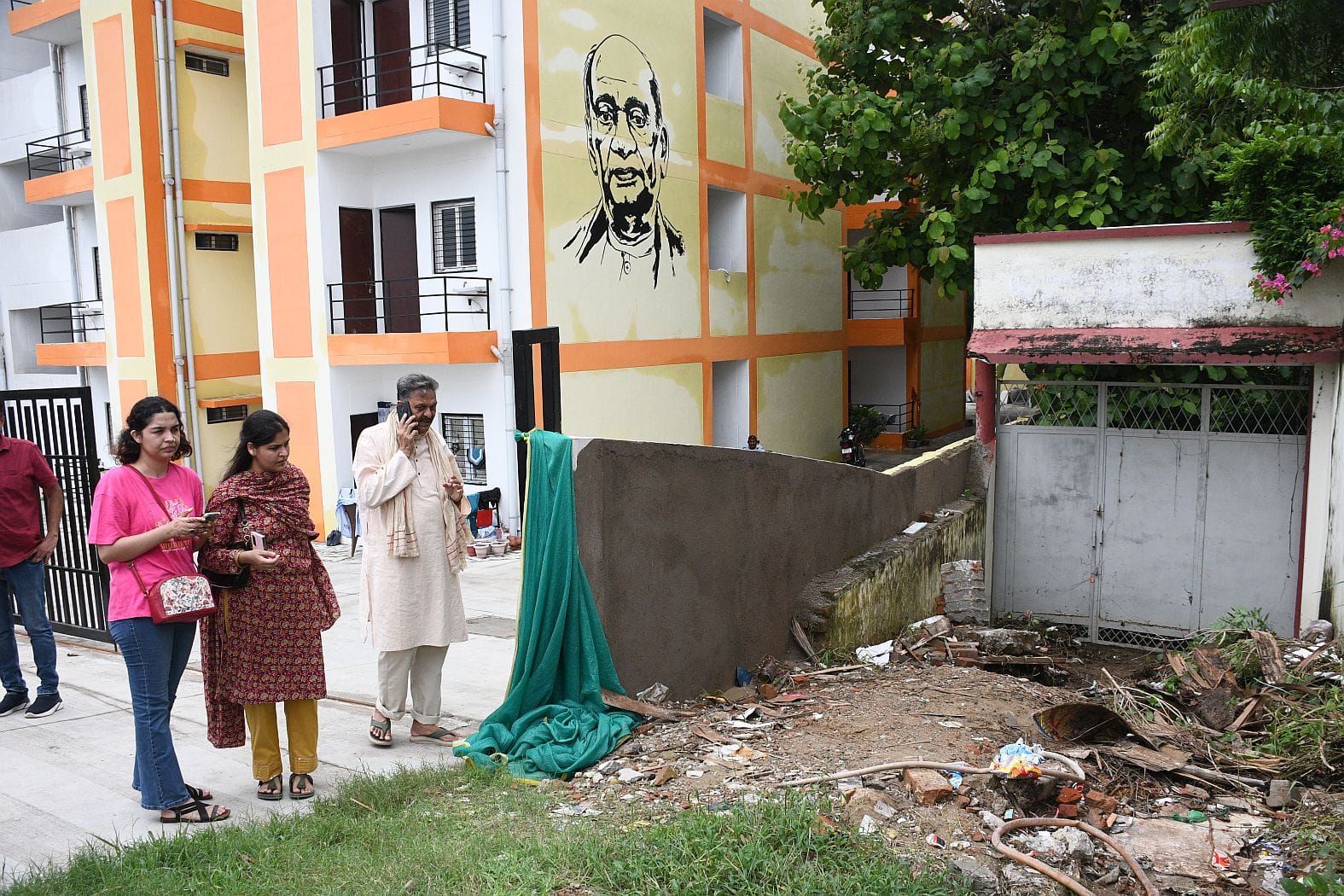 कोठी पर कब्जा लेने पहुंचे अफजाल अंसारी।