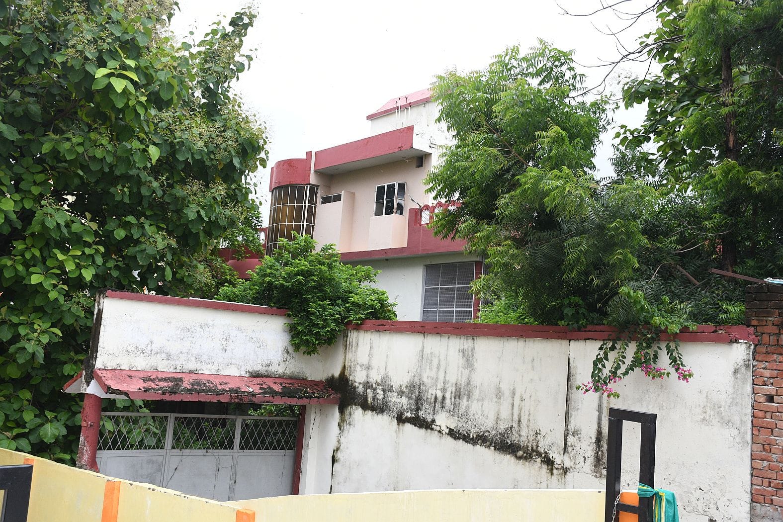 कोठी पर कब्जा लेने पहुंचे अफजाल अंसारी।