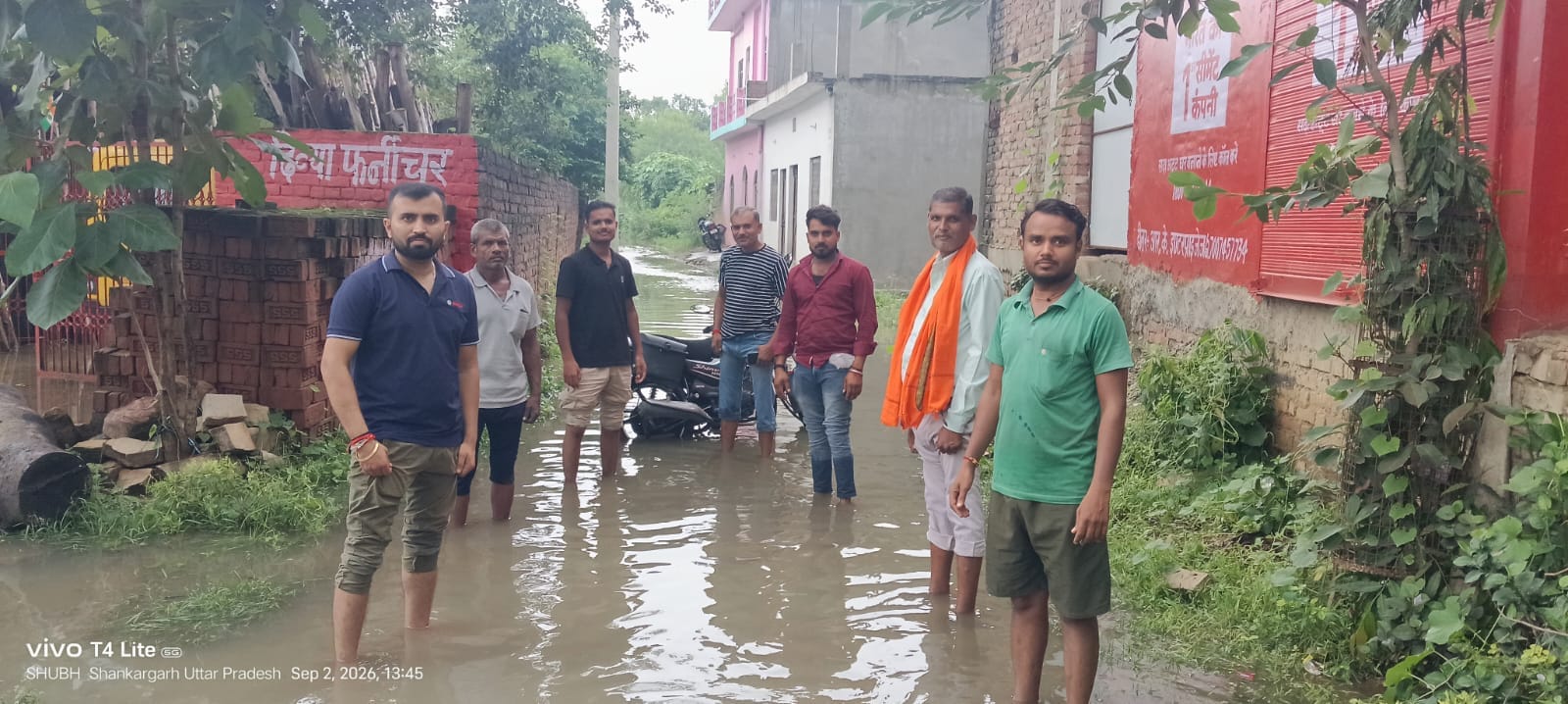 लालगोपालगंज स्थित कांशीराम आवास कालोनी में जलभराव से मुसीबत लालगोपालगंज स्थित कांशीराम आवास कालोनी में जलभराव से मुसीबत