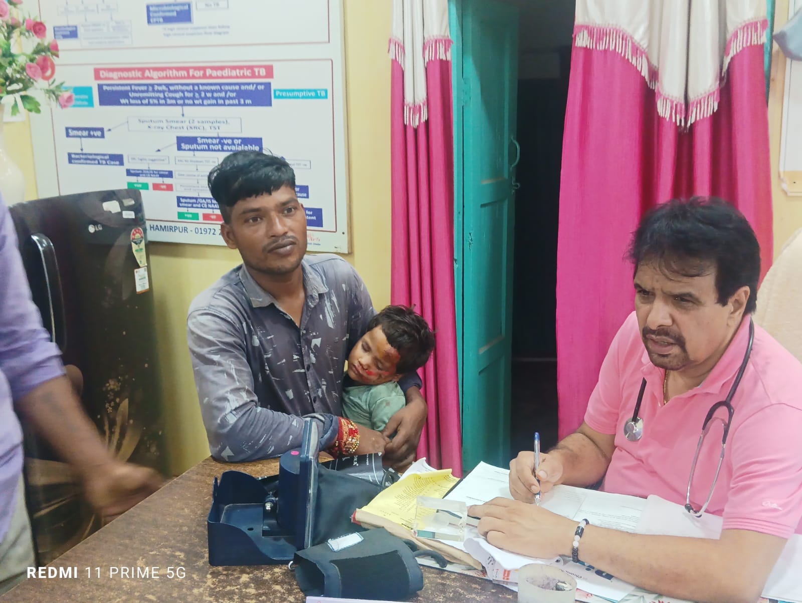 सड़क हादसे में घायल ढगो स्कूल के विद्यार्थी।स्रोत जागरूक पाठक