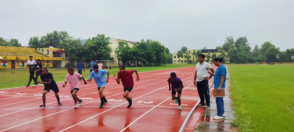 शहर के एकलव्य स्टेडियम में बृहस्पतिवार को हुए जिला स्तरीय चयन ट्रायल में चयनित बैडमिंटन खिलाड़ शहर के एकलव्य स्टेडियम में बृहस्पतिवार को हुए जिला स्तरीय चयन ट्रायल में चयनित बैडमिंटन खिलाड़