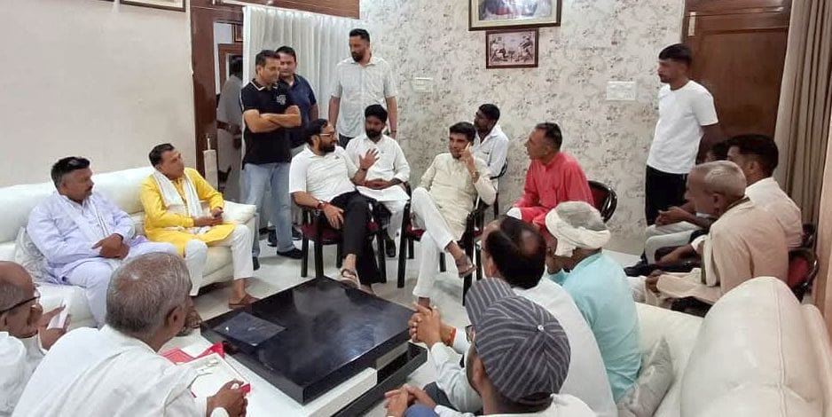 04जेएनडी14: 35 साल बाद भाई मिलने पर हुए दोनों भाई। प्रशासन 04जेएनडी14: 35 साल बाद भाई मिलने पर हुए दोनों भाई। प्रशासन
