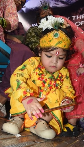 अमर उजाला और उप्र मेट्रो रेल कॉर्पोरेशन के संयुक्त तत्वावधान में घर घर राधा-कान्हा उत्सव का आयो