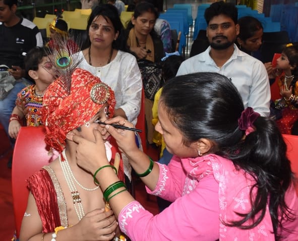 अमर उजाला और उप्र मेट्रो रेल कॉर्पोरेशन के संयुक्त तत्वावधान में घर घर राधा-कान्हा उत्सव का आयो