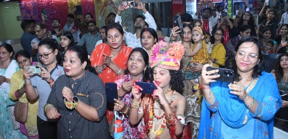 अमर उजाला और उप्र मेट्रो रेल कॉर्पोरेशन के संयुक्त तत्वावधान में घर घर राधा-कान्हा उत्सव का आयो