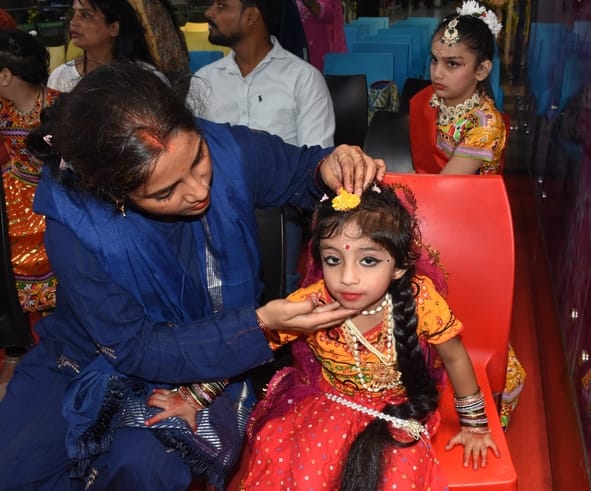 अमर उजाला और उप्र मेट्रो रेल कॉर्पोरेशन के संयुक्त तत्वावधान में घर घर राधा-कान्हा उत्सव का आयो