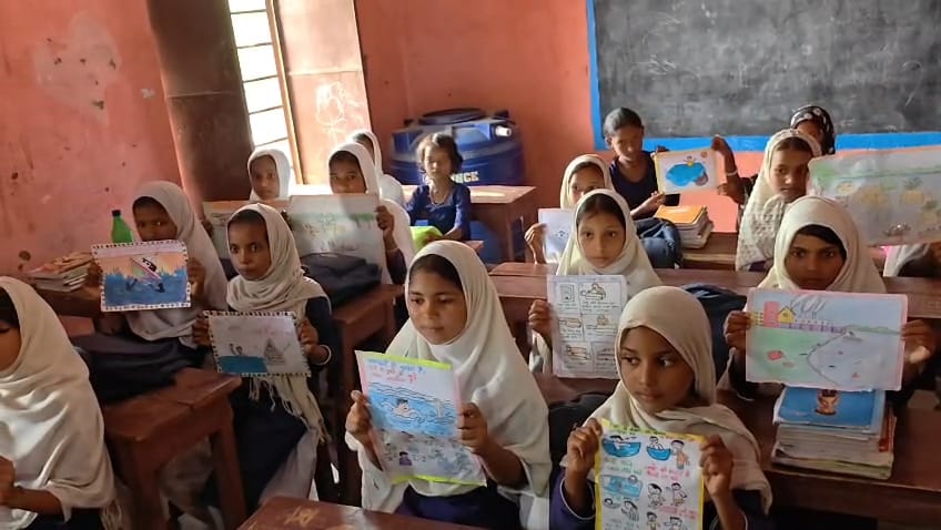 बाढ़ के बीच फ्लड फाइटर तैयार कर रही शिक्षिका, बच्चों को सिखा रही जिंदगी बचाने का हुनर