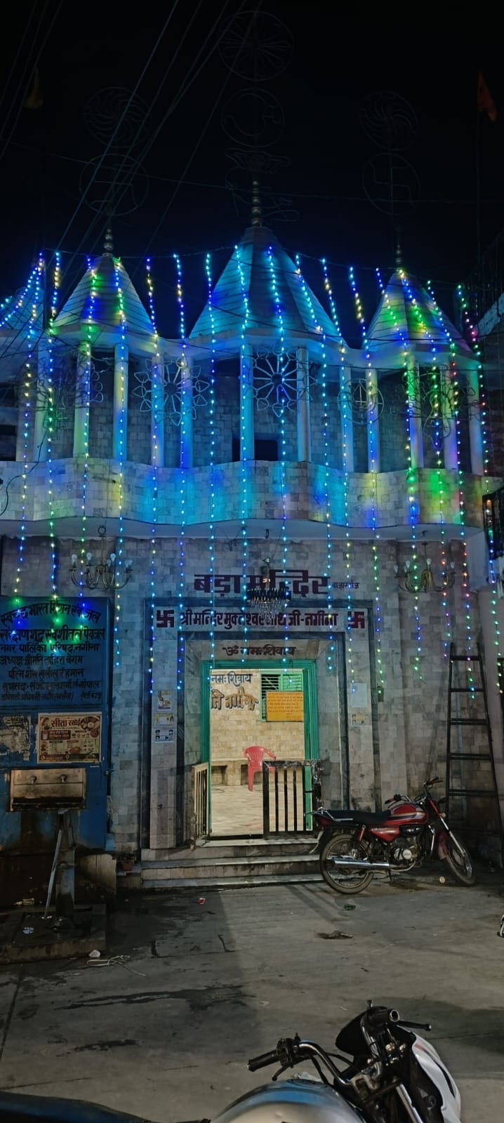 बिजनौर में कृष्ण जन्माष्टमी पर सजा बालाजी का मंदिर संवाद