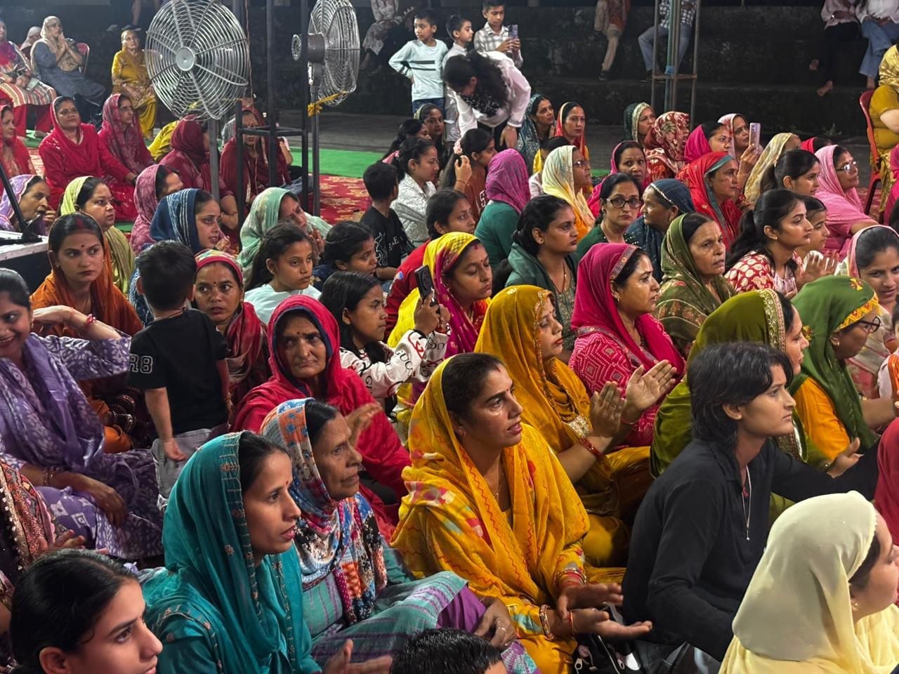 बांके बिहारी लाल के जयकारों से शुरू हुई जन्माष्टमी, देर रात तक झूमे श्रद्धालु