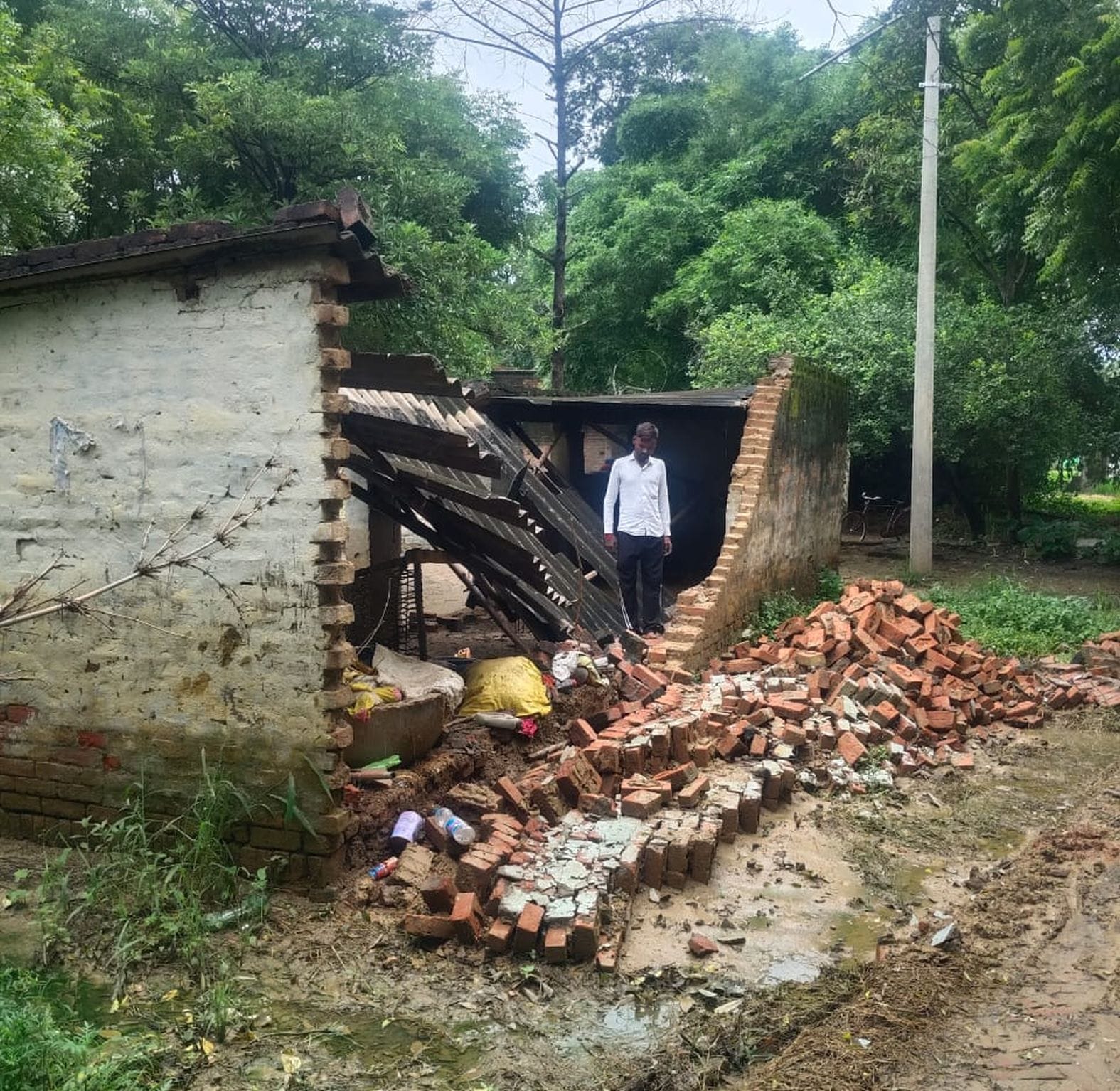 बारिश का कहर, लोग हो रहे परेशान बारिश का कहर, लोग हो रहे परेशान