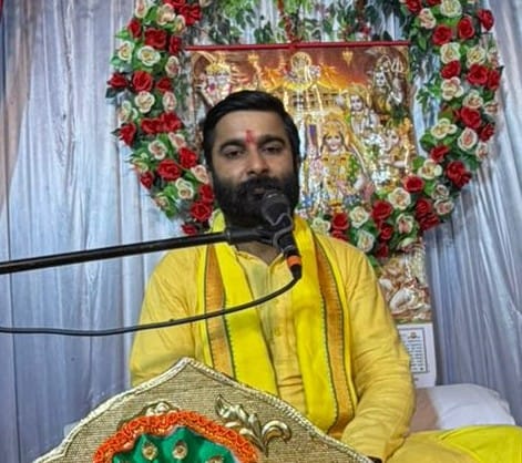 चौहनापुर गांव के शिव मंदिर पर बैठक में शामिल ग्रामवासी। संवाद चौहनापुर गांव के शिव मंदिर पर बैठक में शामिल ग्रामवासी। संवाद