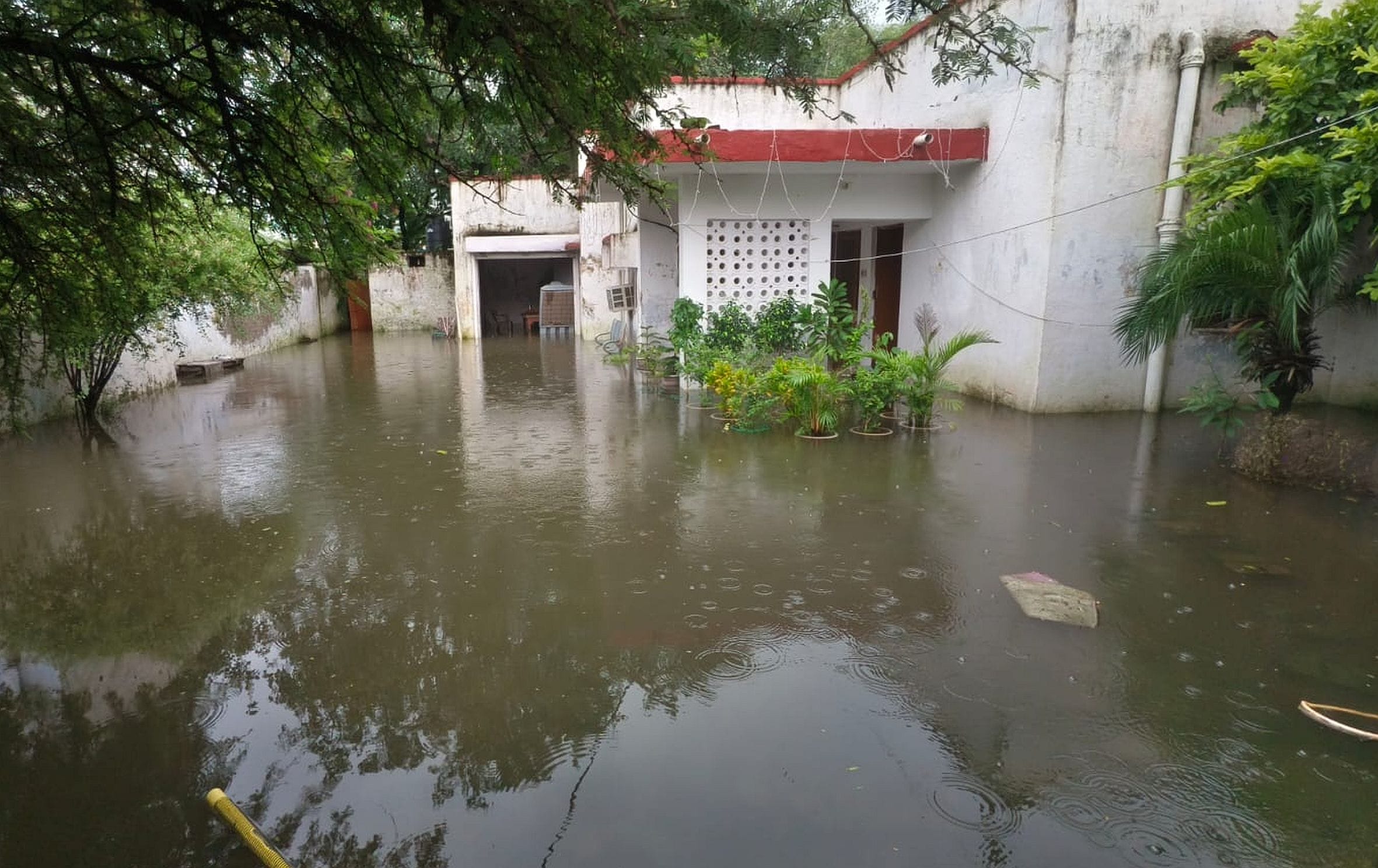 फुरसतगंज के डिघिया फीडर के पूरे जालिम गांव में लगाया गया नया ट्रांसफार्मर। स्रोत- ऊर्जा निगम
