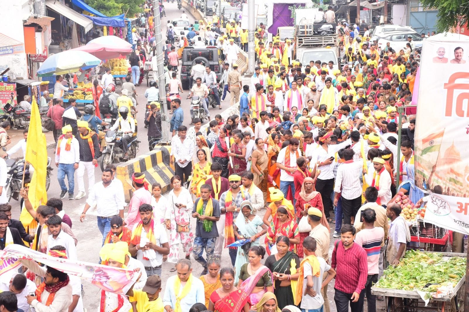फोटो-15-श्रीकृष्ण शोभायात्रा में राधा-कृष्ण के वेश में कलाकार। संवाद फोटो-15-श्रीकृष्ण शोभायात्रा में राधा-कृष्ण के वेश में कलाकार। संवाद
