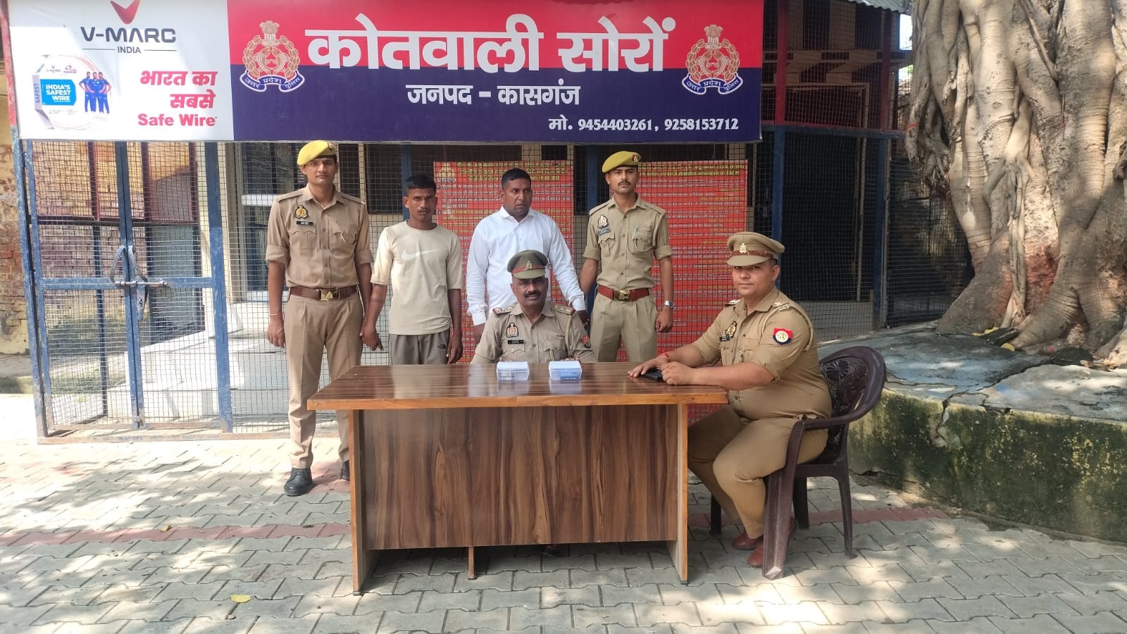 फोटो 37 - आरोपियों से बरामद नकली नोट। स्रोत : पुलिस विभाग फोटो 37 - आरोपियों से बरामद नकली नोट। स्रोत : पुलिस विभाग