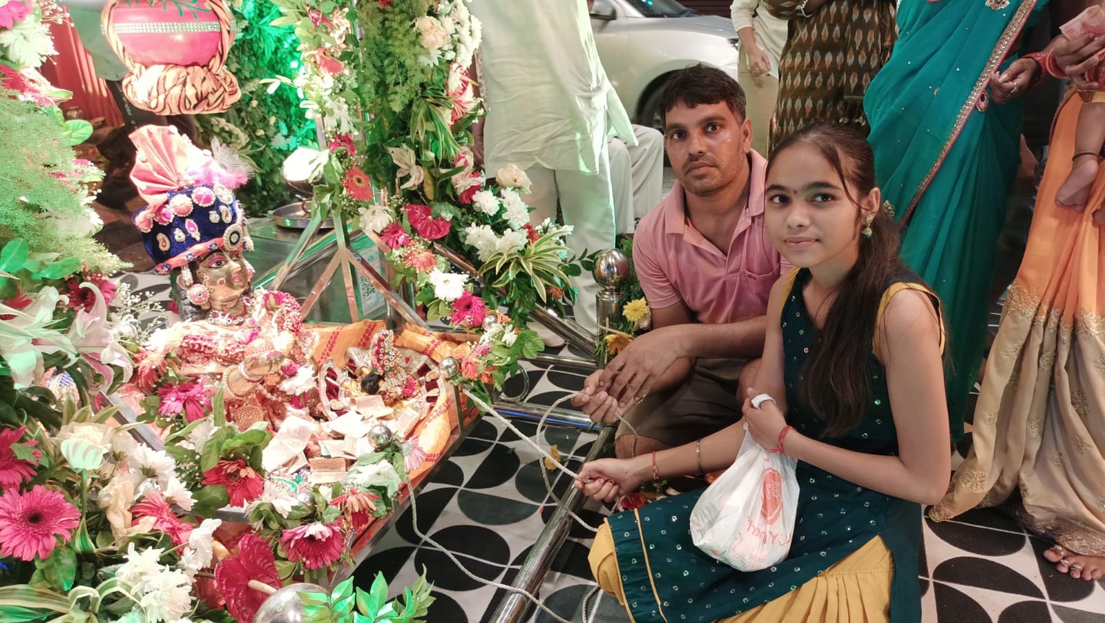 गांव हथछोया में जन्माष्टमी पर्व पर निकाली झांकी। संवाद