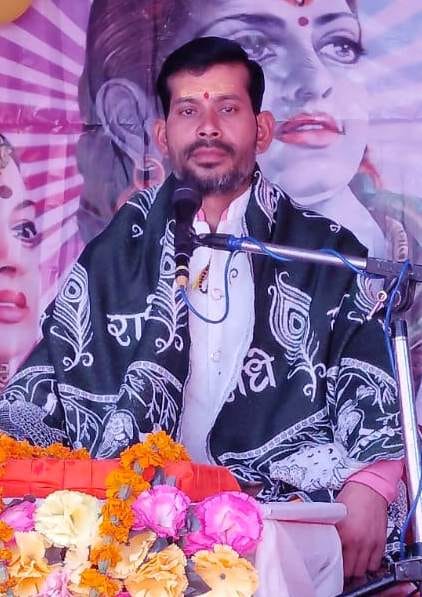 गांव धारा में निकाली गई कलश यात्रा में शामिल श्रद्धालु। स्रोत : आयोजक गांव धारा में निकाली गई कलश यात्रा में शामिल श्रद्धालु। स्रोत : आयोजक