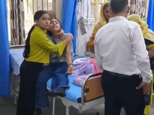 हादसे में क्षतिग्रस्त कार। स्रोत: वीडियो ग्रैब हादसे में क्षतिग्रस्त कार। स्रोत: वीडियो ग्रैब