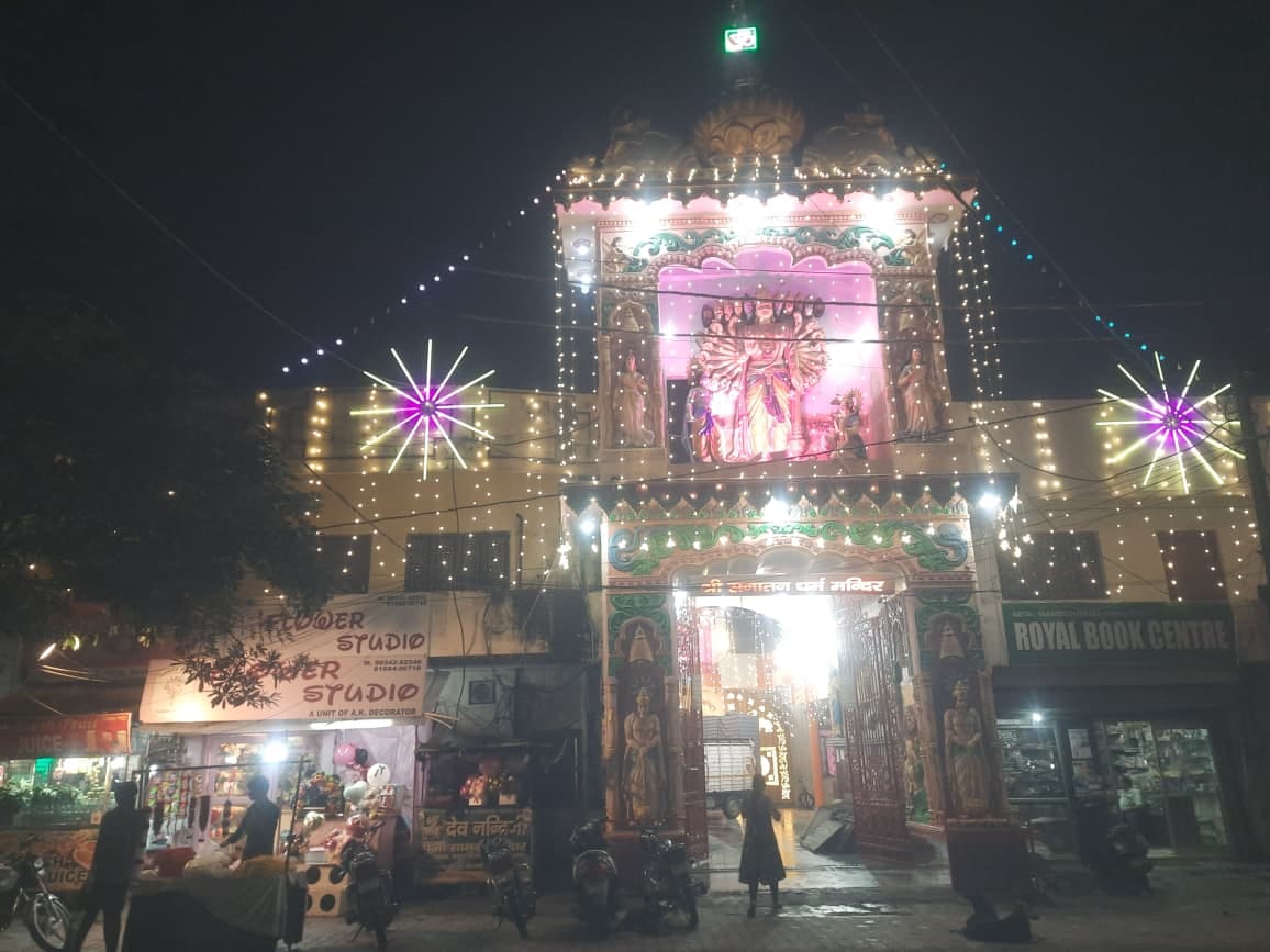 जगाधरी के सेक्टर-17 में जन्माष्टमी के उपलक्ष्य में सजाया गया श्री राधा-कृष्ण मंदिर। संवाद जगाधरी के सेक्टर-17 में जन्माष्टमी के उपलक्ष्य में सजाया गया श्री राधा-कृष्ण मंदिर। संवाद