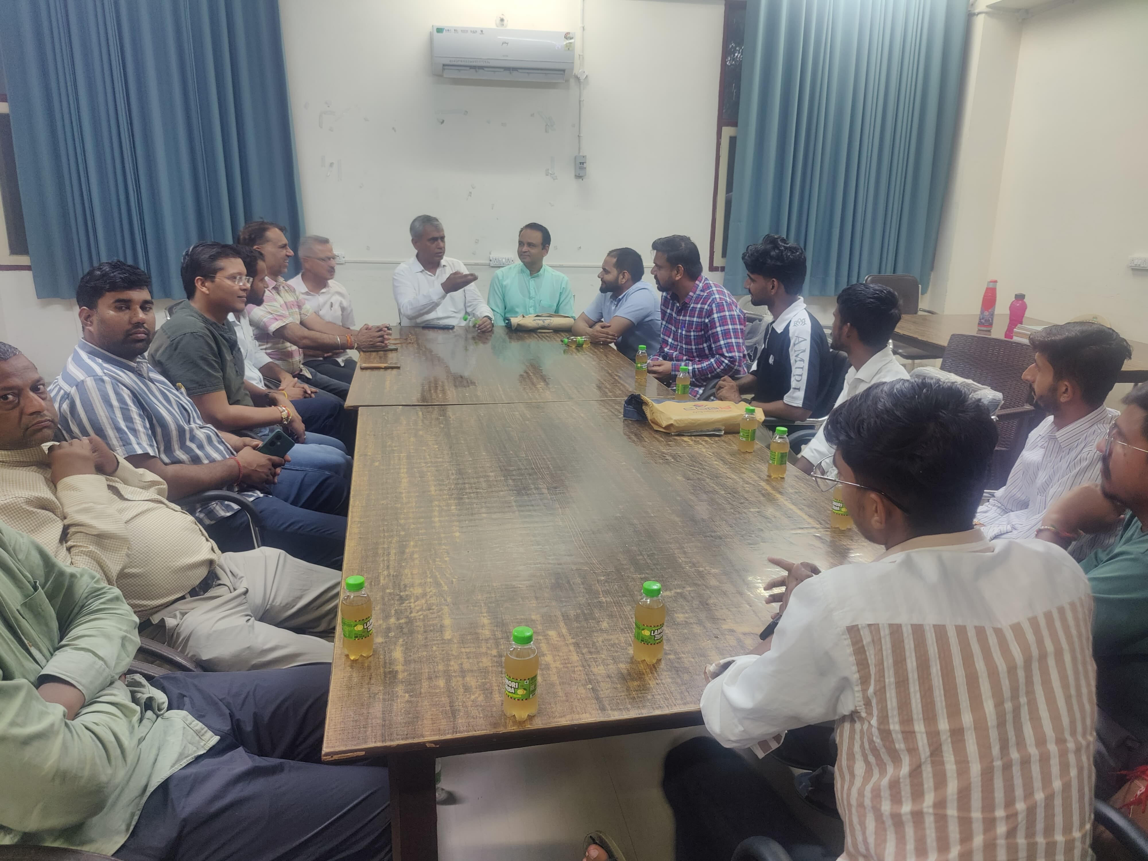 जिला पुस्तकालय में मासिक गोष्ठी के दौरान वक्ता। विज्ञप्ति जिला पुस्तकालय में मासिक गोष्ठी के दौरान वक्ता। विज्ञप्ति