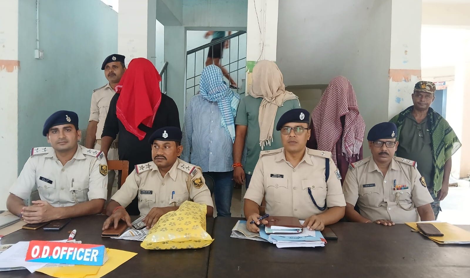 जानकारी देते पुलिस जानकारी देते पुलिस