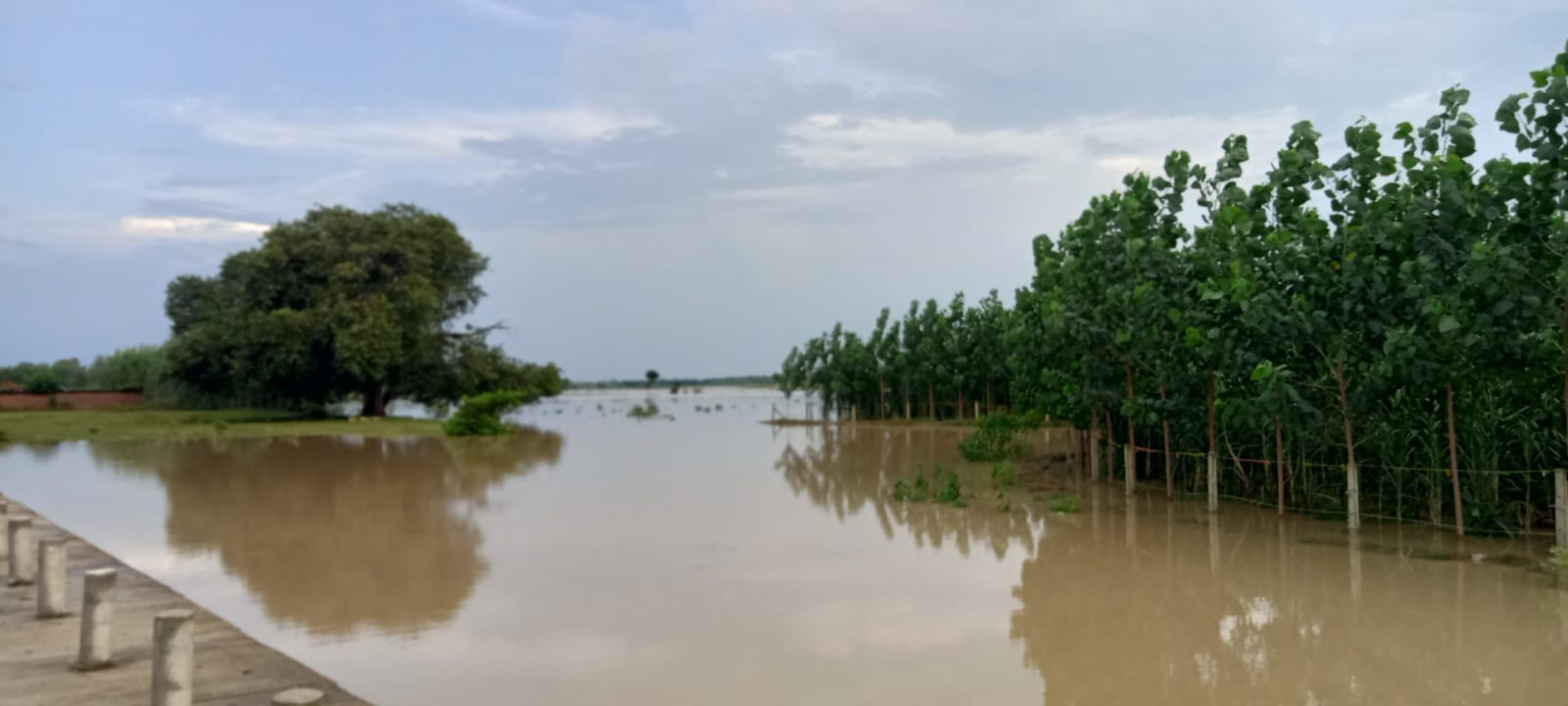 ककरा में उफान पर गर्रा नदी। संवाद ककरा में उफान पर गर्रा नदी। संवाद
