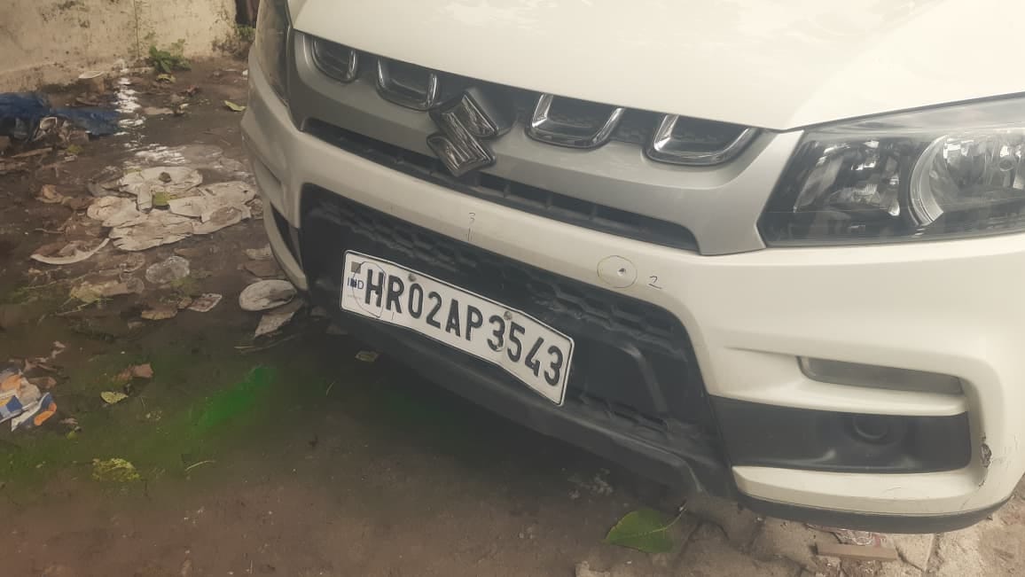 मॉडल टाउन मे फायरिंग के बाद जांच करती पुलिस की टीम। संवाद मॉडल टाउन मे फायरिंग के बाद जांच करती पुलिस की टीम। संवाद