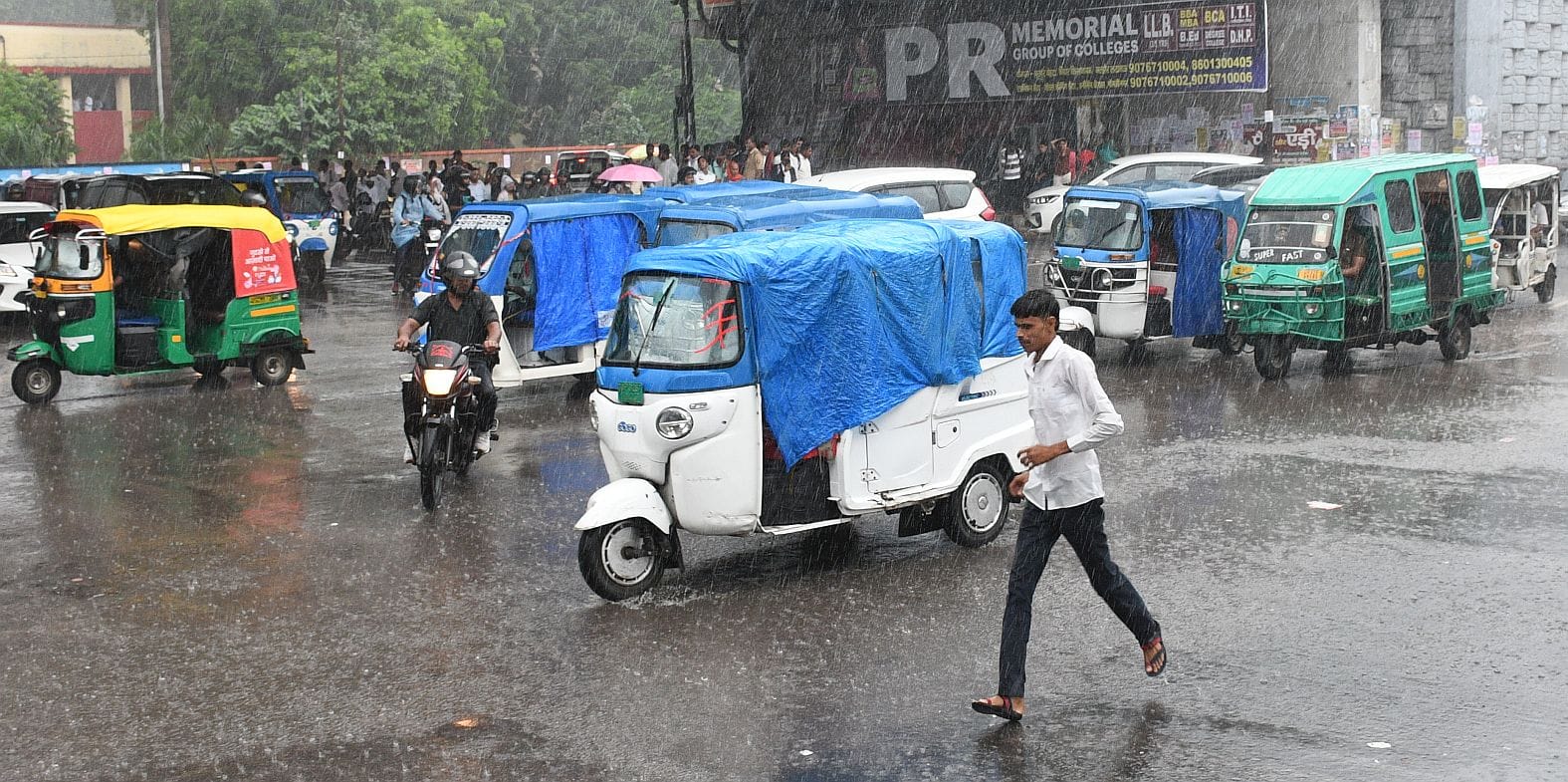 राजधानी में बृहस्पतिवार को झमाझम बारिश हुई। 