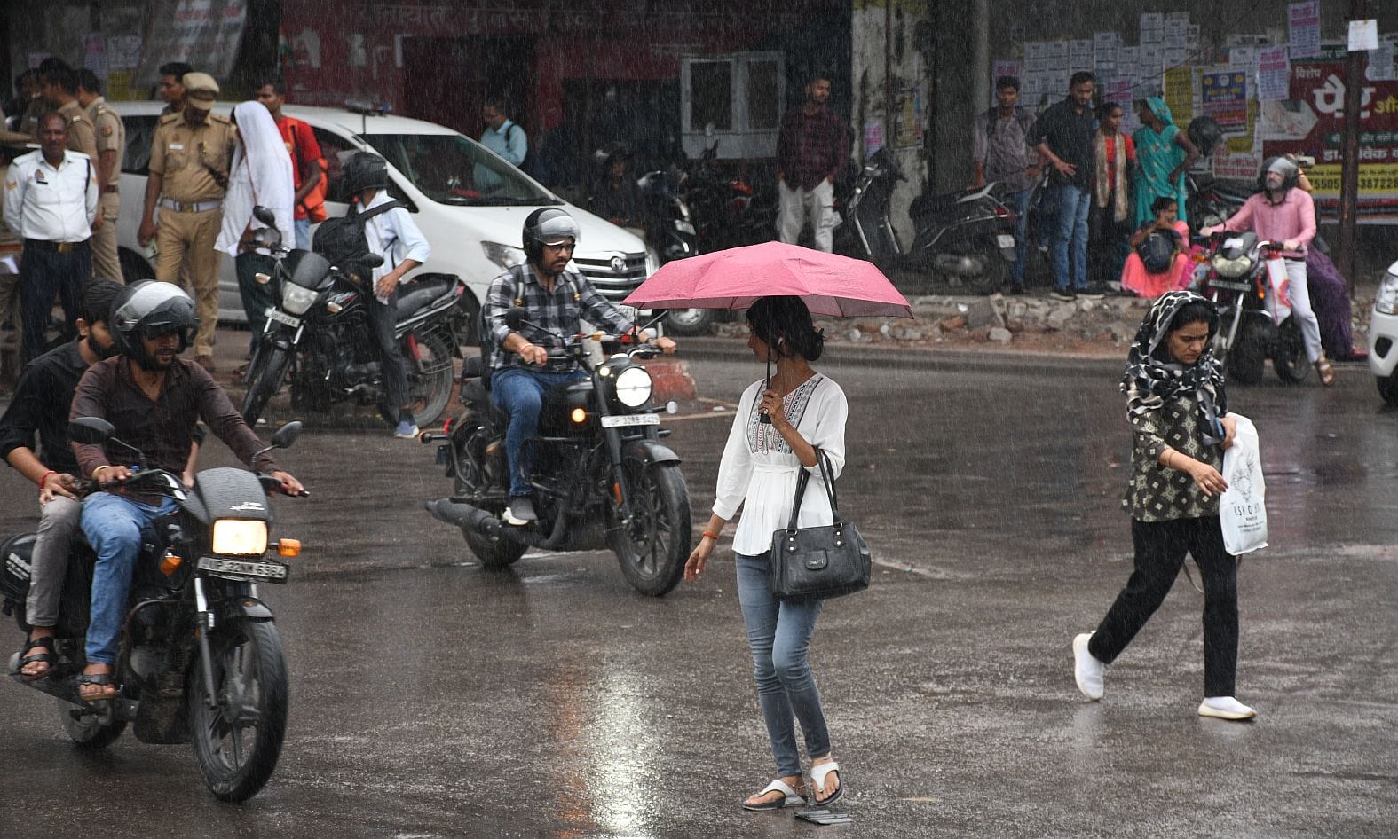 राजधानी में बृहस्पतिवार को झमाझम बारिश हुई। 